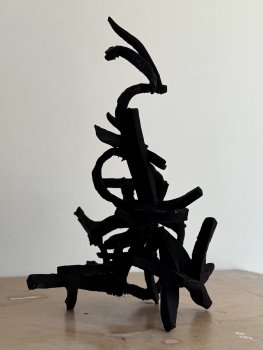 RUINE 2025 Kunststoff,  Acryl, Pigment, 47 x 28 x 30 cm