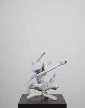 KONSTRUKTION, 2022, Fimo, Epoxydharz, Acryl, Kreide, 33 x 33 x 27 cm 